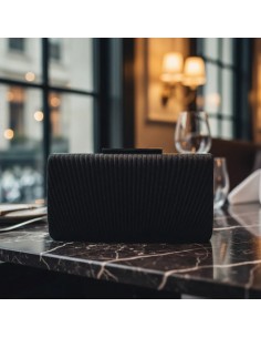 Clutch Negro Brillo Plisse...