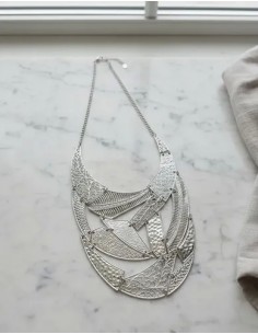 Collar Figuras Plateado...