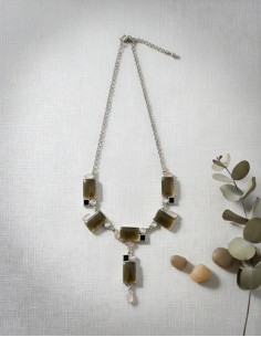Collar Corto Con Piedras...