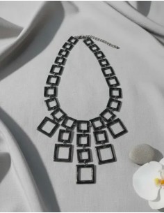 Collar En V De Cuadrados...