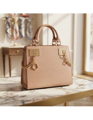Cartera Tote Con Herrajes Dorados...