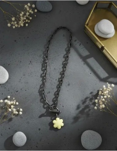 Collar Corto Con Dije Flor Detalle...