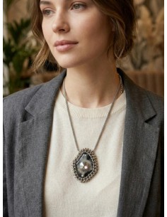 Collar Corto Con Dije Metal... 2