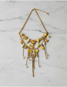 Collar Corto Con Dijes...