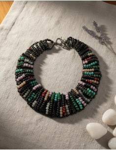Collar Corto Cuentas Negras...